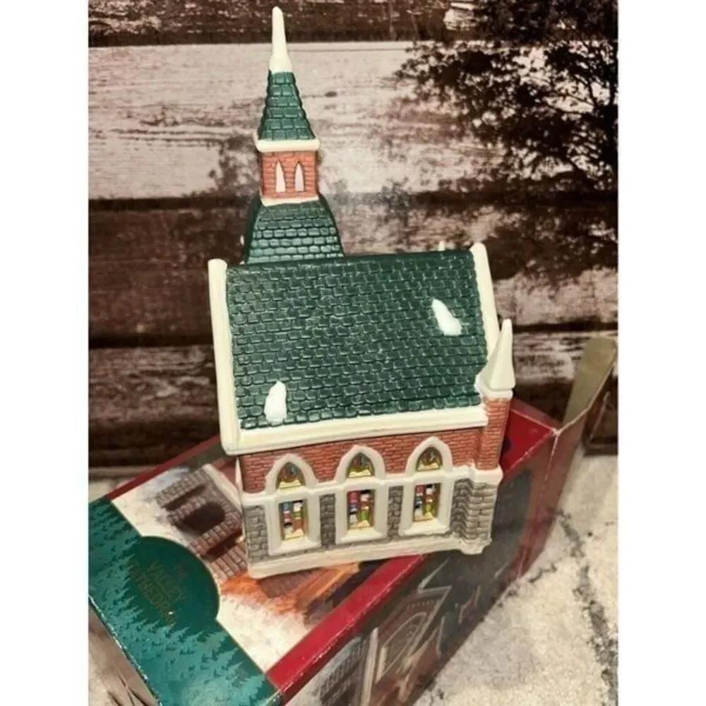 Vintage 1995 Seasonal Specialties The Valley Cathedral Porcelain House No Light
